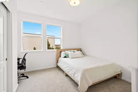 Bedroom - 2875 Tradewind Dr, Alameda, CA 94501 photo 4 of 4