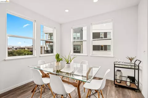 Dining - 2875 Tradewind Dr, Alameda, CA 94501 photo 1 of 4