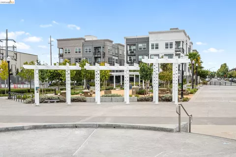Exterior - 2875 Tradewind Dr, Alameda, CA 94501 photo 9 of 13
