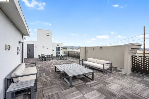 Exterior - 2875 Tradewind Dr, Alameda, CA 94501 photo 4 of 13