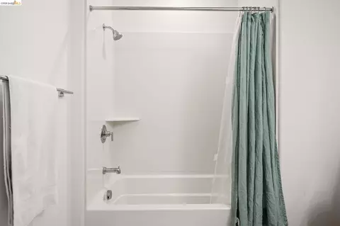 Bath - 2875 Tradewind Dr, Alameda, CA 94501 photo 3 of 4