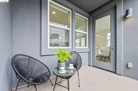 Exterior - 2875 Tradewind Dr, Alameda, CA 94501 photo 2 of 13