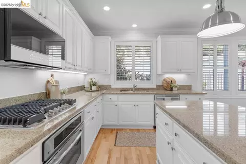 Kitchen - 207 Flagship Ct, Richmond, CA 94801 photo 2 of 5