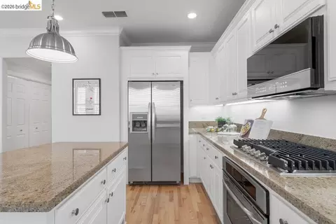 Kitchen - 207 Flagship Ct, Richmond, CA 94801 photo 5 of 5