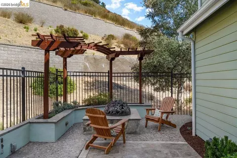 Exterior - 207 Flagship Ct, Richmond, CA 94801 photo 3 of 15