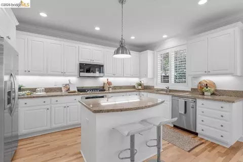 Kitchen - 207 Flagship Ct, Richmond, CA 94801 photo 1 of 5