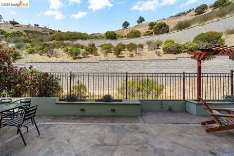 Exterior - 207 Flagship Ct, Richmond, CA 94801 photo 4 of 15