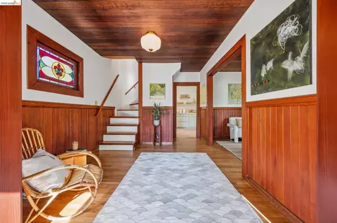 Entry Way - 2129 Roosevelt Ave, Berkeley, CA 94703 photo 2 of 5