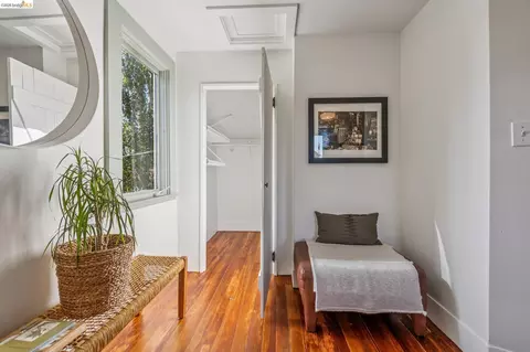 Entry Way - 2129 Roosevelt Ave, Berkeley, CA 94703 photo 4 of 5