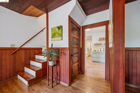 Entry Way - 2129 Roosevelt Ave, Berkeley, CA 94703 photo 3 of 5