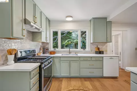 Kitchen - 2129 Roosevelt Ave, Berkeley, CA 94703 photo 2 of 2