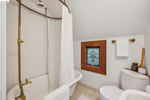 Bath - 2129 Roosevelt Ave, Berkeley, CA 94703 photo 2 of 2