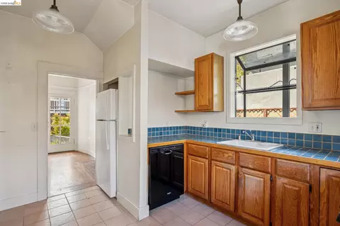 Kitchen - 1711 Milvia #A, Berkeley, CA 94709 photo 3 of 4