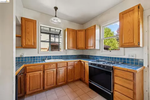 Kitchen - 1711 Milvia #A, Berkeley, CA 94709 photo 2 of 4