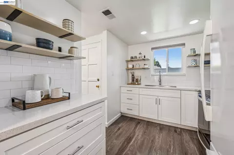 Kitchen - 1814 Wildbrook Ct #C, Concord, CA 94521 photo 2 of 5