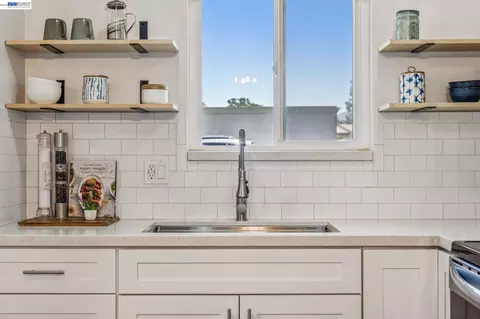 Kitchen - 1814 Wildbrook Ct #C, Concord, CA 94521 photo 4 of 5