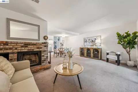 Living - 1814 Wildbrook Ct #C, Concord, CA 94521 photo 3 of 5
