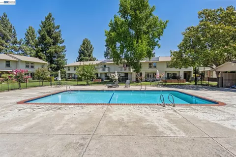 Exterior - 1814 Wildbrook Ct #C, Concord, CA 94521 photo 12 of 19