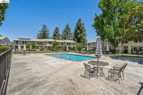 Exterior - 1814 Wildbrook Ct #C, Concord, CA 94521 photo 13 of 19