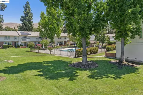 Exterior - 1814 Wildbrook Ct #C, Concord, CA 94521 photo 9 of 19
