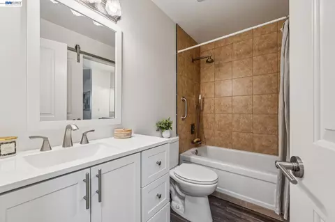 Bath - 1814 Wildbrook Ct #C, Concord, CA 94521 photo 7 of 8