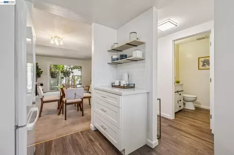 Entry Way - 1814 Wildbrook Ct #C, Concord, CA 94521 photo 2 of 4