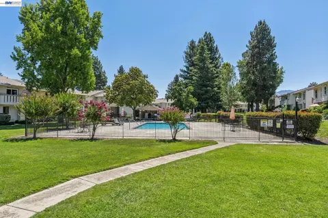 Exterior - 1814 Wildbrook Ct #C, Concord, CA 94521 photo 10 of 19