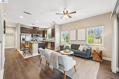 1252 Detroit Ave #5, Concord, CA 94520