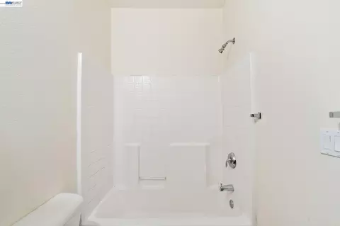 Bath - 7981 Bellina St, Dublin, CA 94568 photo 4 of 4