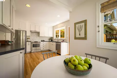 Kitchen - 1564 Beverly Pl, Berkeley, CA 94706 photo 4 of 5