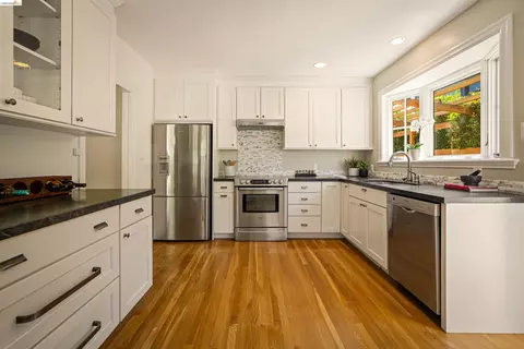 Kitchen - 1564 Beverly Pl, Berkeley, CA 94706 photo 2 of 5