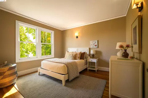 Bedroom - 1564 Beverly Pl, Berkeley, CA 94706 photo 3 of 6