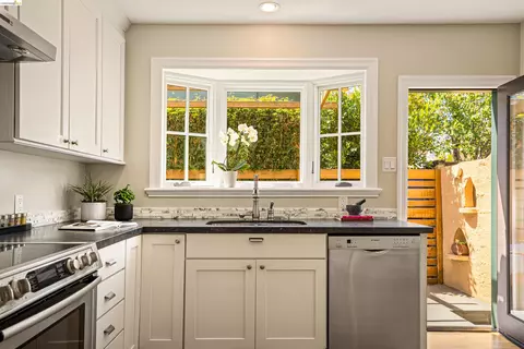 Kitchen - 1564 Beverly Pl, Berkeley, CA 94706 photo 1 of 5