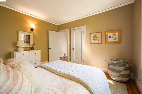 Bedroom - 1564 Beverly Pl, Berkeley, CA 94706 photo 4 of 6