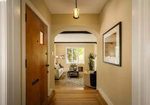Entry Way - 1564 Beverly Pl, Berkeley, CA 94706 photo 2 of 3