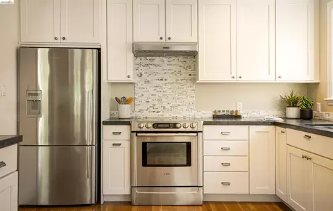 Kitchen - 1564 Beverly Pl, Berkeley, CA 94706 photo 3 of 5