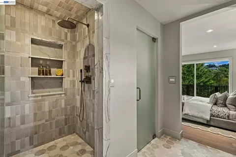 Bath - 6801 Buckingham Blvd, Berkeley, CA 94705 photo 4 of 6