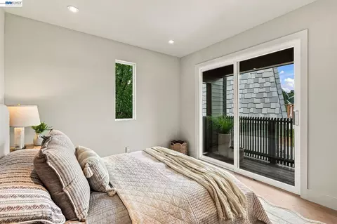 Bedroom - 6801 Buckingham Blvd, Berkeley, CA 94705 photo 5 of 9