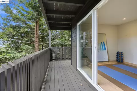 Exterior - 6801 Buckingham Blvd, Berkeley, CA 94705 photo 3 of 12