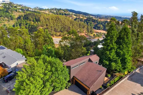 View/Area - 6801 Buckingham Blvd, Berkeley, CA 94705 photo 2 of 4