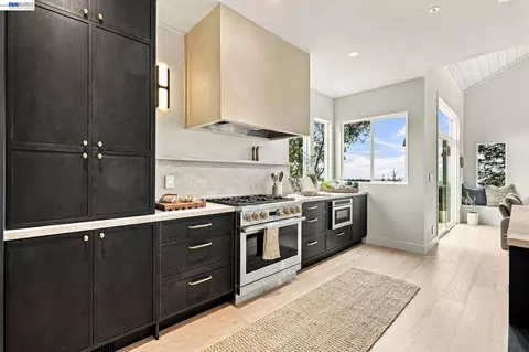Kitchen - 6801 Buckingham Blvd, Berkeley, CA 94705 photo 3 of 4
