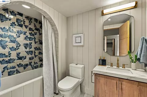 Bath - 6801 Buckingham Blvd, Berkeley, CA 94705 photo 5 of 6