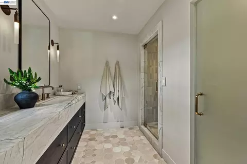 Bath - 6801 Buckingham Blvd, Berkeley, CA 94705 photo 3 of 6