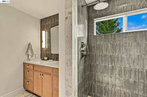 Bath - 6801 Buckingham Blvd, Berkeley, CA 94705 photo 2 of 6