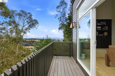 Exterior - 6801 Buckingham Blvd, Berkeley, CA 94705 photo 6 of 12