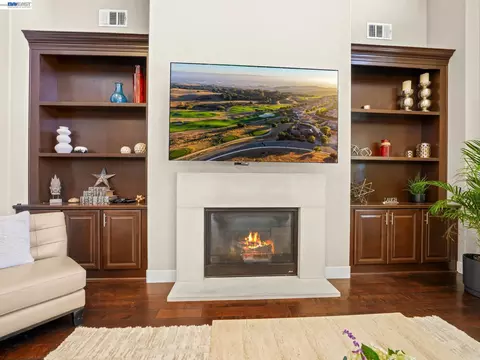 Living - 65 Stonebrae Rd, Hayward, CA 94542 photo 4 of 5