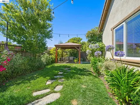 Exterior - 65 Stonebrae Rd, Hayward, CA 94542 photo 17 of 30