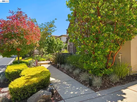 Exterior - 65 Stonebrae Rd, Hayward, CA 94542 photo 8 of 30