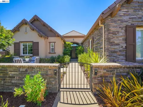Exterior - 65 Stonebrae Rd, Hayward, CA 94542 photo 6 of 30