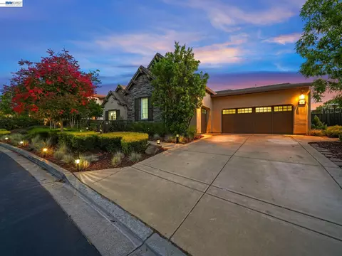Exterior - 65 Stonebrae Rd, Hayward, CA 94542 photo 3 of 30